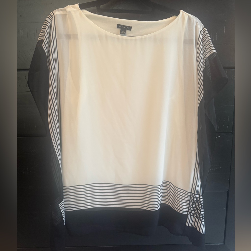 Ann Taylor White And Black Flowy Blouse